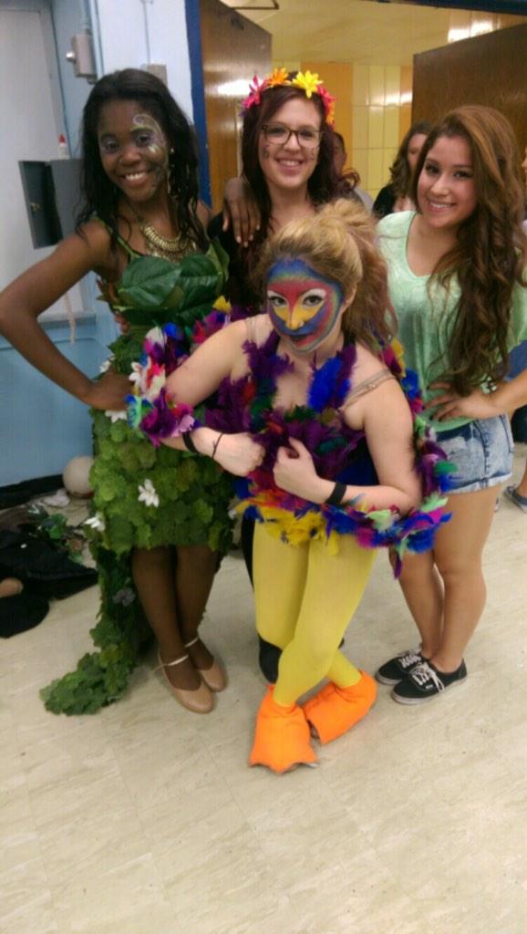 jackie_sully's tweet photo. Obsessed with you all, LOVE YOU SENIOR SING !!!!! #SSV15 #SeniorSing #WagnerSing @WagnerSing http://t.co/mWxz4czflU