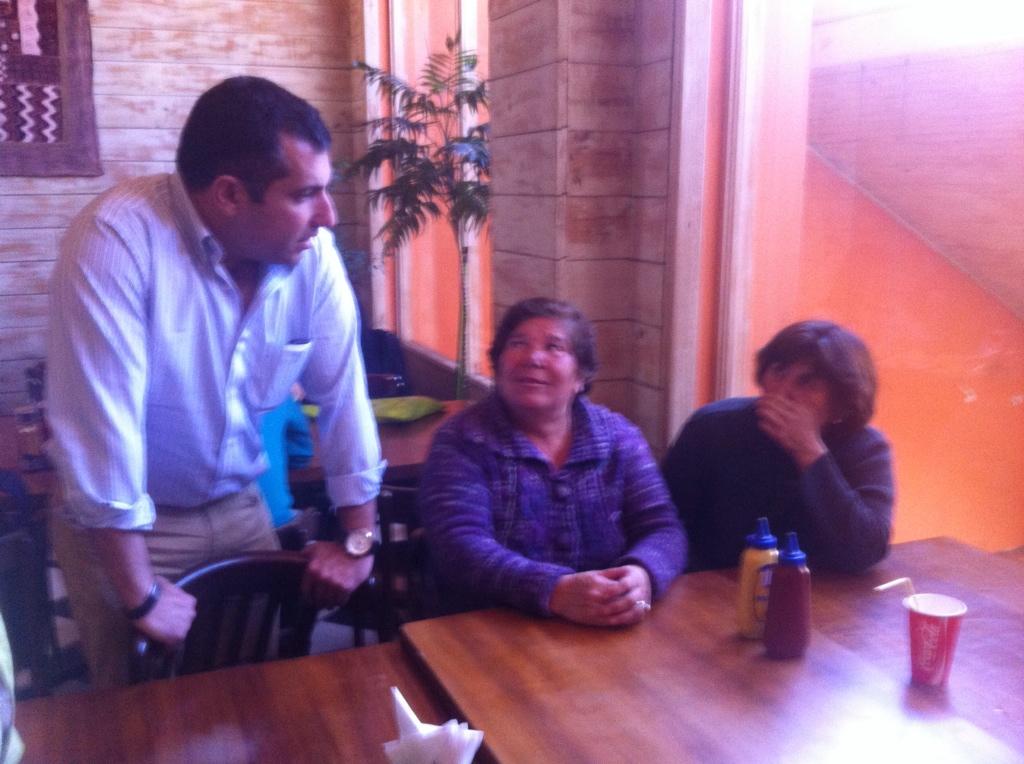 PrensaHasbun's tweet photo. AHORA: ceremonia de término de jornada de cap. dirigentes de juntas de vecinos Temuco @ConcejalAraneda @gustavohasbun http://t.co/OrsIKEOmm4