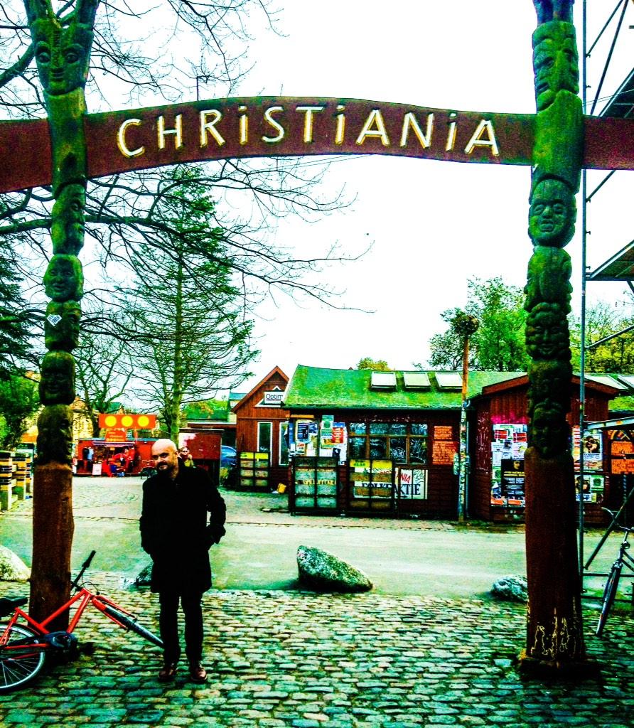 lucasfreemusica's tweet photo. Con @Depedromusic y @andreslitwin en Copenhague de gira. Visitar Cristiania 20 años después.Menos pelo,mismaguitarra http://t.co/XwaZ7Py0oP