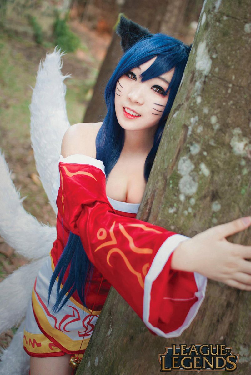 BakaaChuu's tweet photo. @AllThatsCosplay ahri cosplay from leagueoflegends
#LeagueOfLegends #leagueoflegendscosplay #ahri #cosplay http://t.co/GIeqh7CH7x