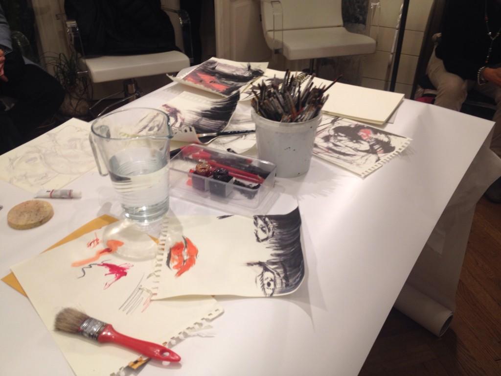 RemDigital's tweet image. Il tavolo della creatività di Ivana Burello pronto per il suo live painting #goranviler
