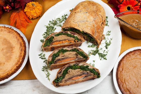 LauraXOTG's tweet photo. @simonsam @VeganAri @Jtillathekilla2 “@LAWeekly: #Vegan Where to Get Thanksgiving Dinner in LA http://t.co/BZPumC8e1V http://t.co/Gz2uP0X7ZQ