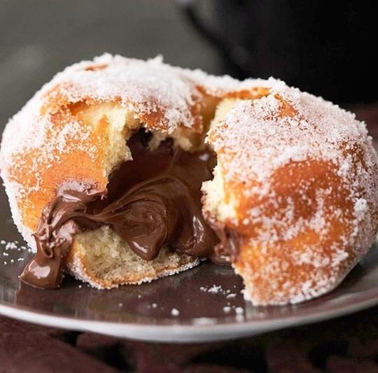 SUPER_COMIDA's tweet photo. Bomba de nuttela👌. http://t.co/kH8TgQqZpx