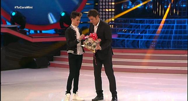 TuCaraMiniA3's tweet photo. '@JoseLuisTR_ gana el premio a la voz mutante de #TuCaraMeSuenaMINI   http://t.co/TLfzAtjKuE http://t.co/TRr4NmRmBJ