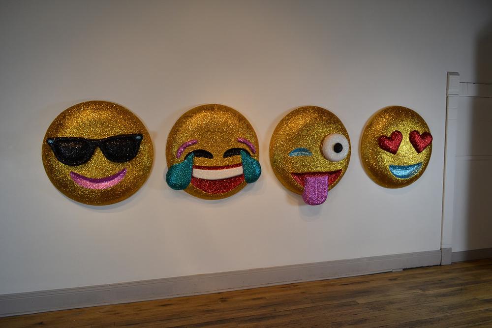 CreatorsProject's tweet image. Glittering emojis replace a censored Bieber sculpture at the Indianapolis Airport: bit.ly/1xKiiIb