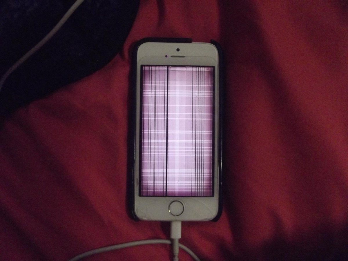 BethMKirwan's tweet image. remember when my phone looks like this and i have to tell siri to do everything? Me too. #StepItUpApple