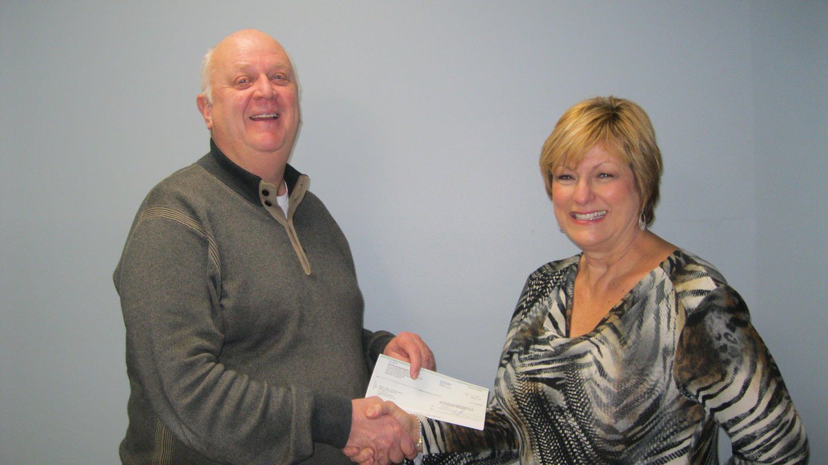 BrantFACS's tweet photo. Big shout to Lynden Park Mall for their $3000 donation to summer camp!  412 local kids went to camp this year! http://t.co/Mv7N9mu2Fk
