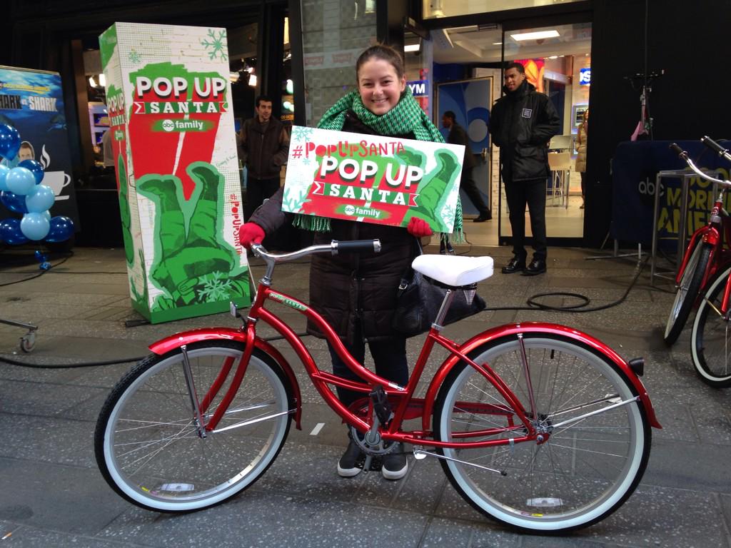 25Days's tweet photo. #PopUpSanta!!  @GMA  @ABCFamily http://t.co/kLef8WciUp