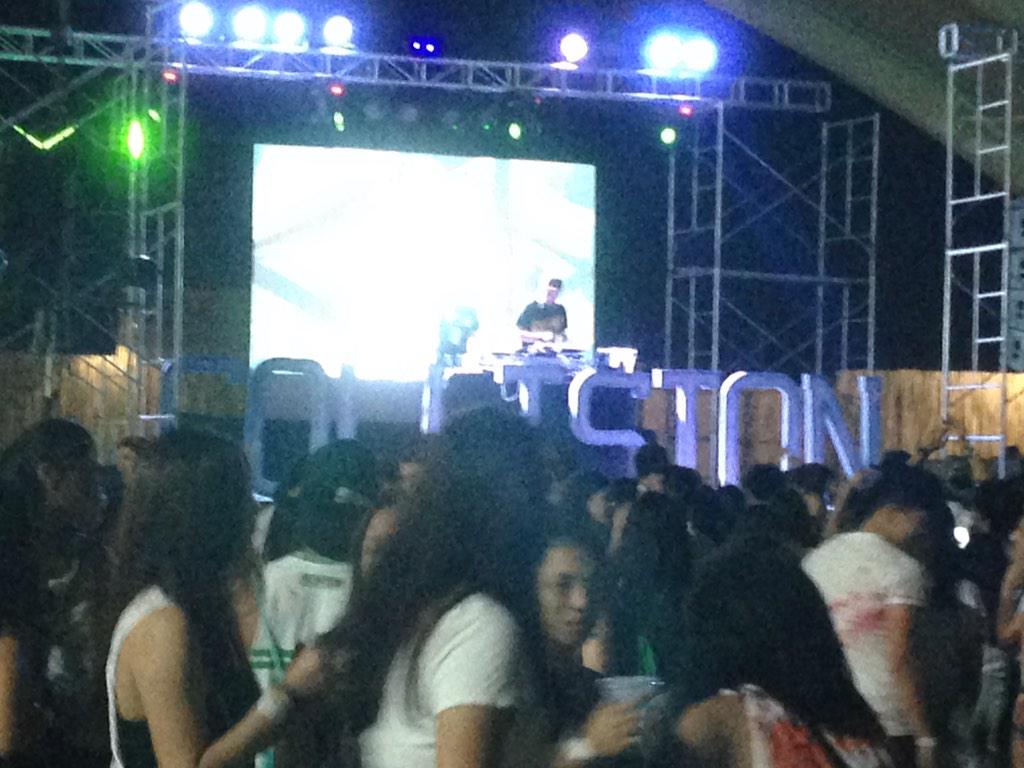 CollisionDLSU's tweet photo. First DJ's making everyone go wild #Collision2014 #PaintLiveRaveRepeat http://t.co/qtRtyJKJIW