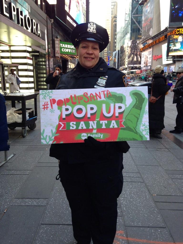 25Days's tweet photo. #PopUpSanta @GMA @ABCFamily! http://t.co/1c1tEgvT73