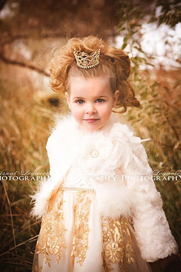 Sweet_Ellas's tweet photo. My crowns are not just for newborns #crown #princesscrown #minicrown #sweetellasboutique http://t.co/oT2wtTPMyU