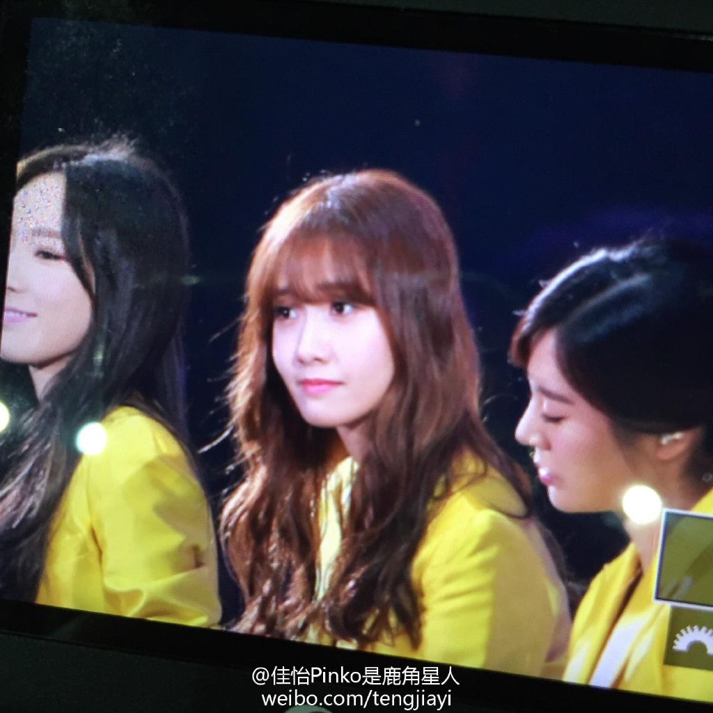 [PIC][21-11-2014]SNSD khởi hành đi Trung Quốc để tham gia "China for GG 1st Fan Party in NanJing" vào trưa nay - Page 2 B2-F8xzCEAAJ4co