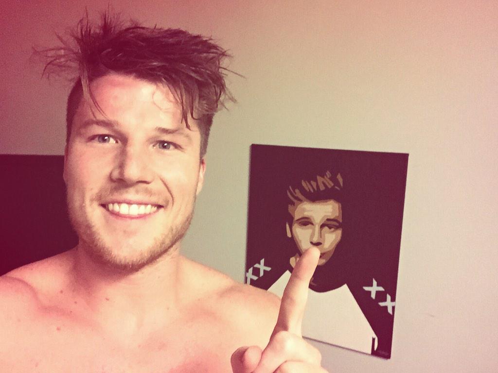 4aussieupdate's tweet image. "@Angus_OL: Stop picking your nose @Luke5SOS 

#6WeeksIn #18ToGo http://t.co/V7FRPj0p2H"