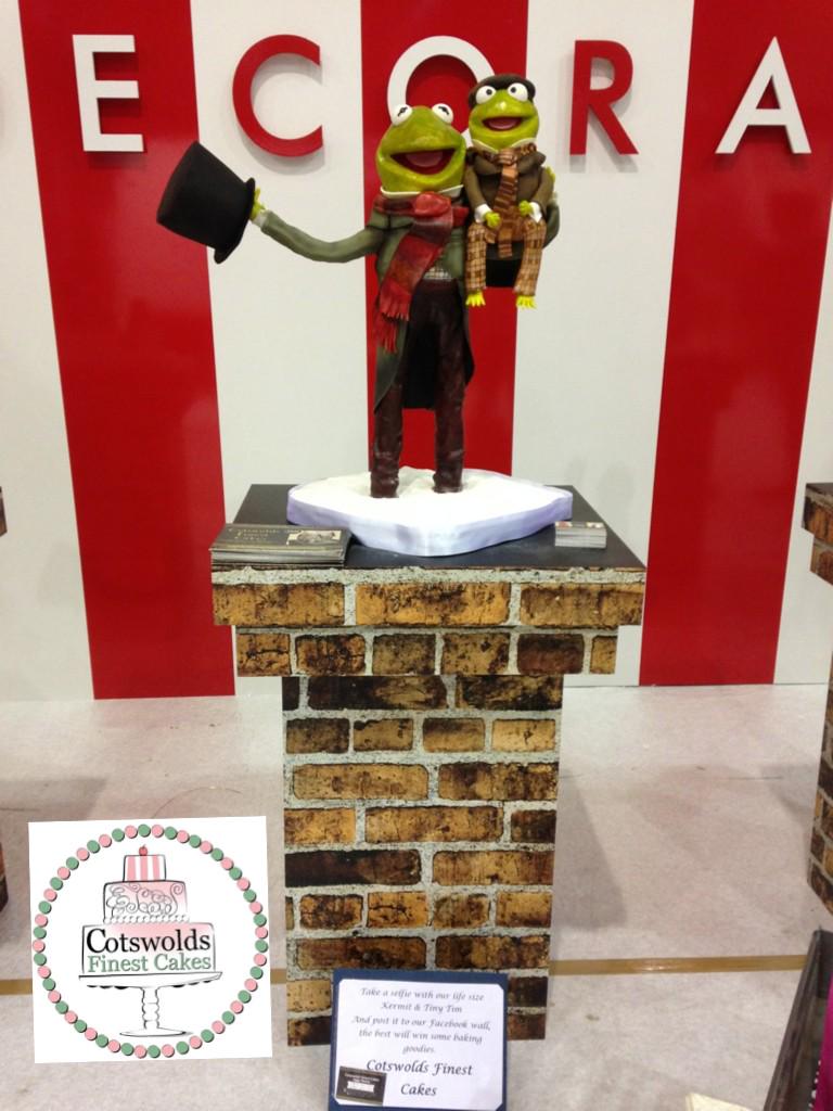 CotswoldsCakes's tweet photo. Come and visit our Kermit & Tiny Tim CAKE at #IHSXMAS they need your vote! If you like it pls RTW @ideal_home_show http://t.co/uyH30OFSOB