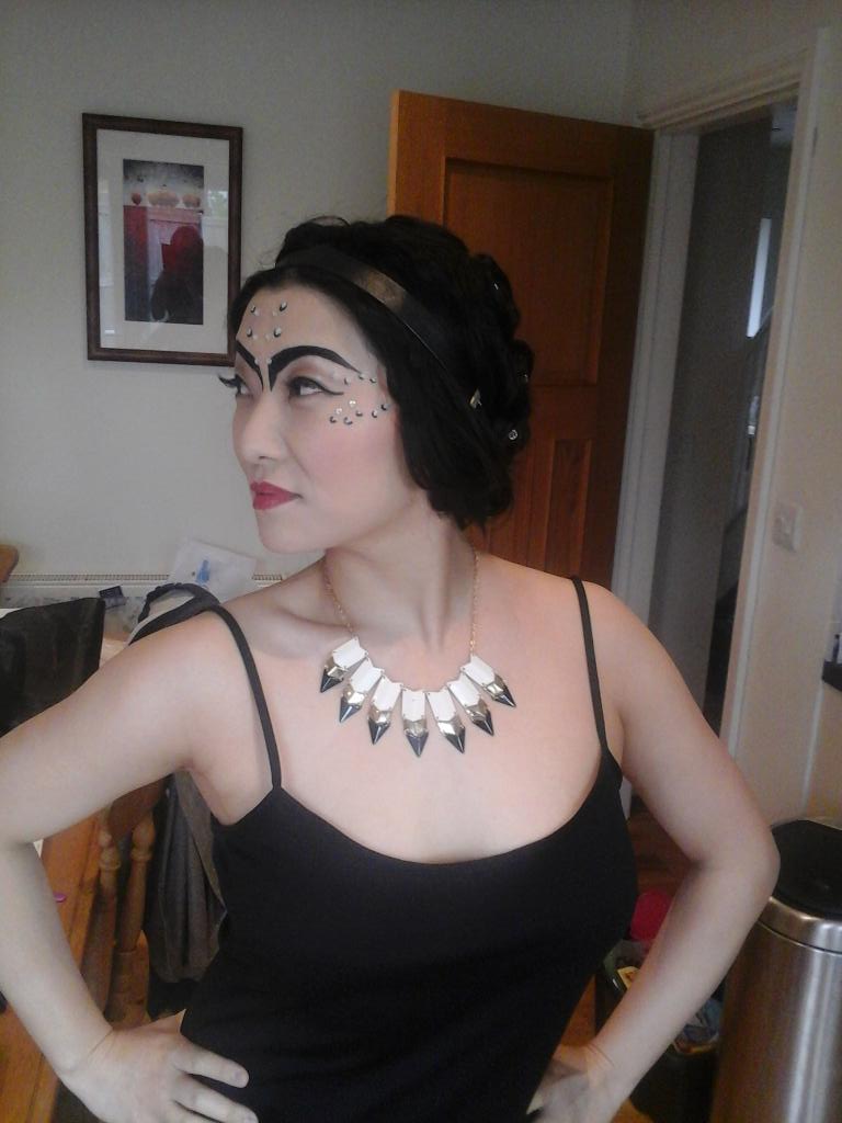 FatSamshair's tweet photo. My model rocking out at todays shoot! @CrownbrushUK @KryolanOfficial #makeup #modernflapper #40s #hair http://t.co/JB3IEu2SdK