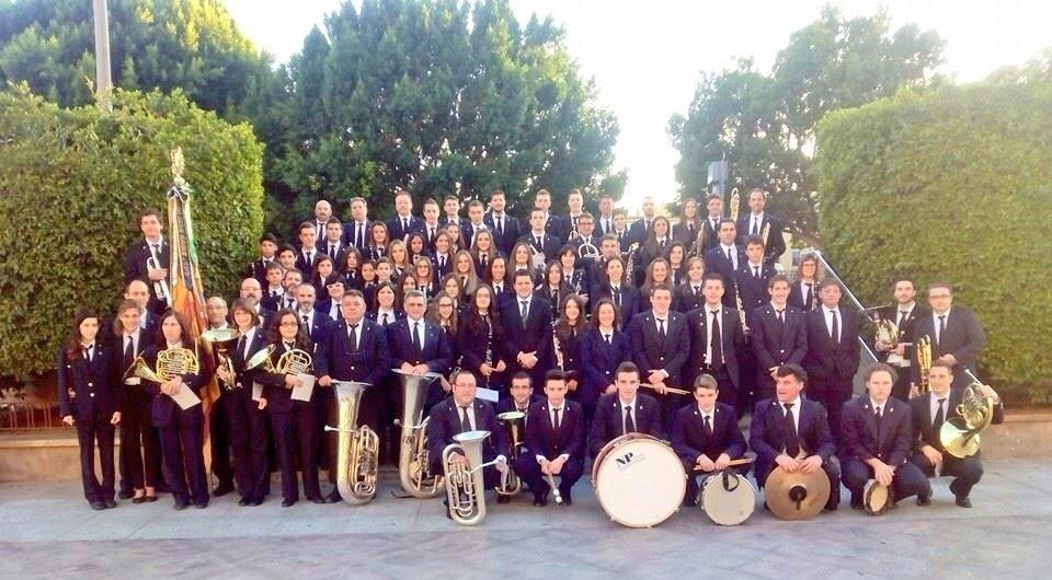 Laliralafont's tweet photo. @Laliralafont Calfant motors x al gran find q ens espera! Ple de música, germanor, amistad i festa! Visca Sta Cecilia http://t.co/9AcUXOdTJc
