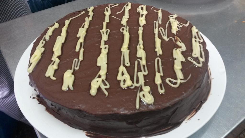para este finde pondremos a cada RT una buenisima TARTA BLACK&amp;WHITE no te la pierdaaass!!! ¿a que esperas? RT RT RT