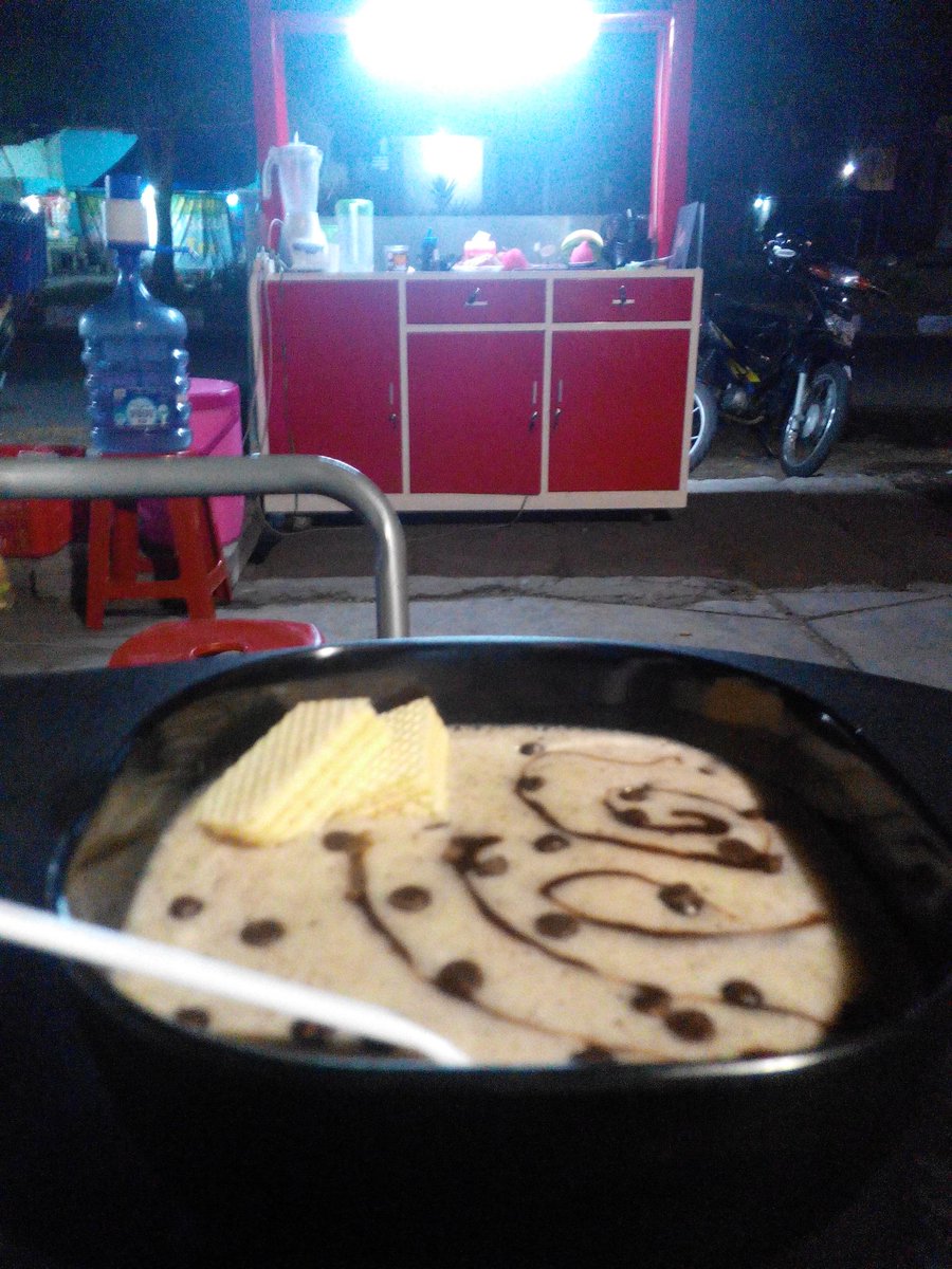 La_Fruits's tweet photo. it's our bananas guy ,wanna some ? http://t.co/o3uJMHIUMx