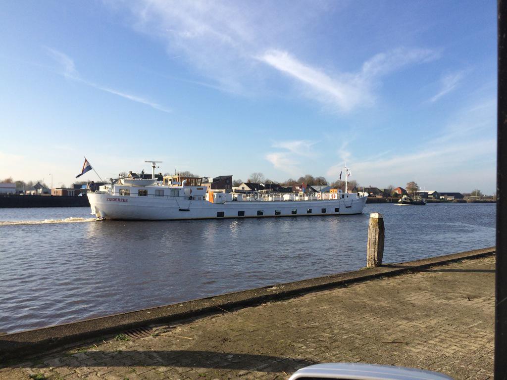 MSZuiderzee's tweet photo. Presentatie boek  Sail Giethoorn #willemgunneman#mszuiderzee is onderweg http://t.co/a7G2L5k4Dg
