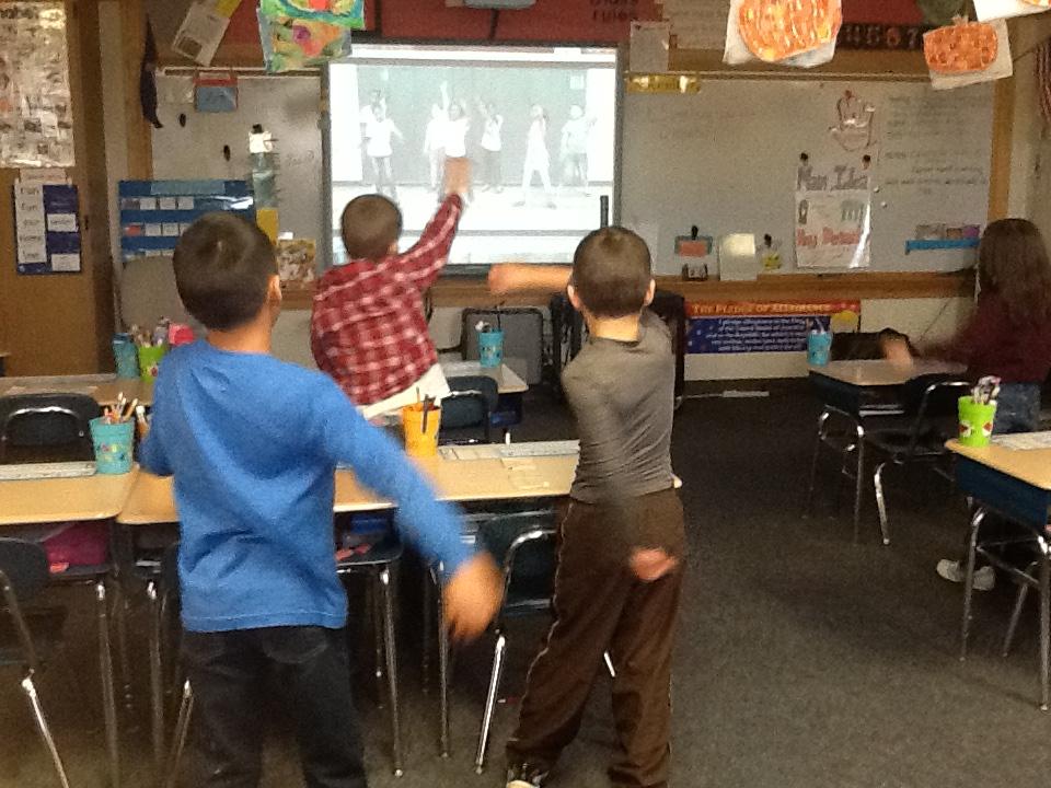 MrsWalsh117's tweet photo. Getting ourselves focused and ready for the day with Super Brain exercises.  @usd207 @ikepride http://t.co/e8GWzd2y0H