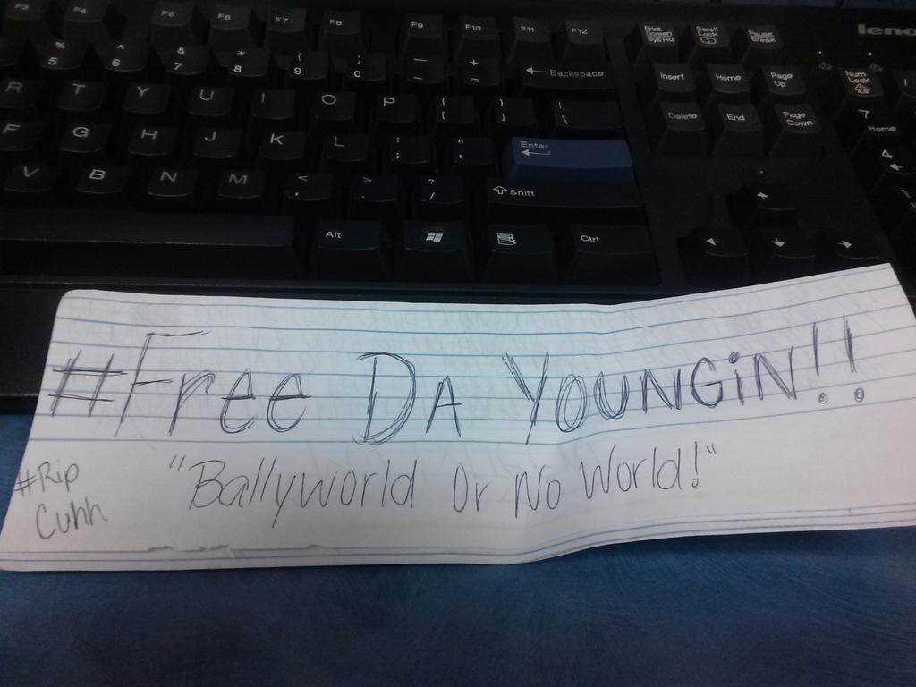 Chelle_Supafine's tweet photo. FreeDaMfnSavageeeeeeeee #RipCuhh 😍👌👌 my baby said BALLY WORLD OR NO WORLD 😍😁👌👌 @HurkDaShoota3OO !!!!! http://t.co/QDYyWoBcUq