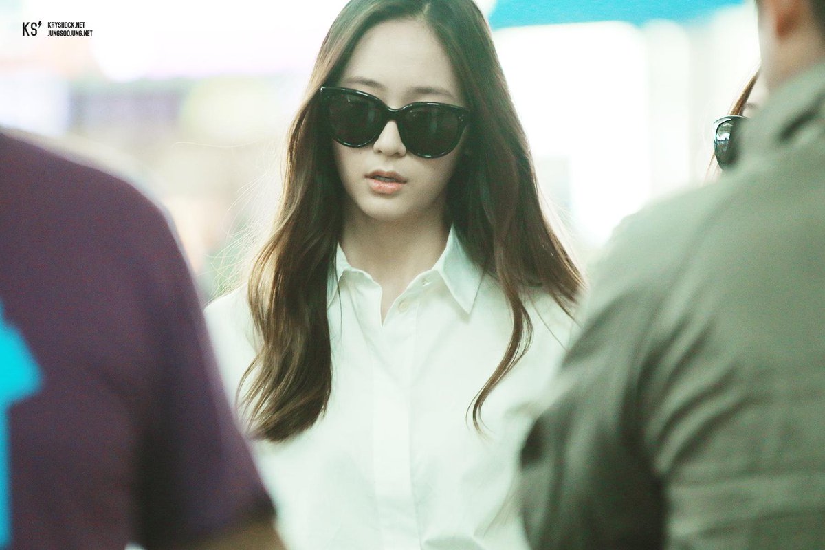 kryshocknet's tweet photo. #크리스탈 #정수정 140413 ICN 6P http://t.co/rEznOUlnzY http://t.co/IUfDr9GxH1