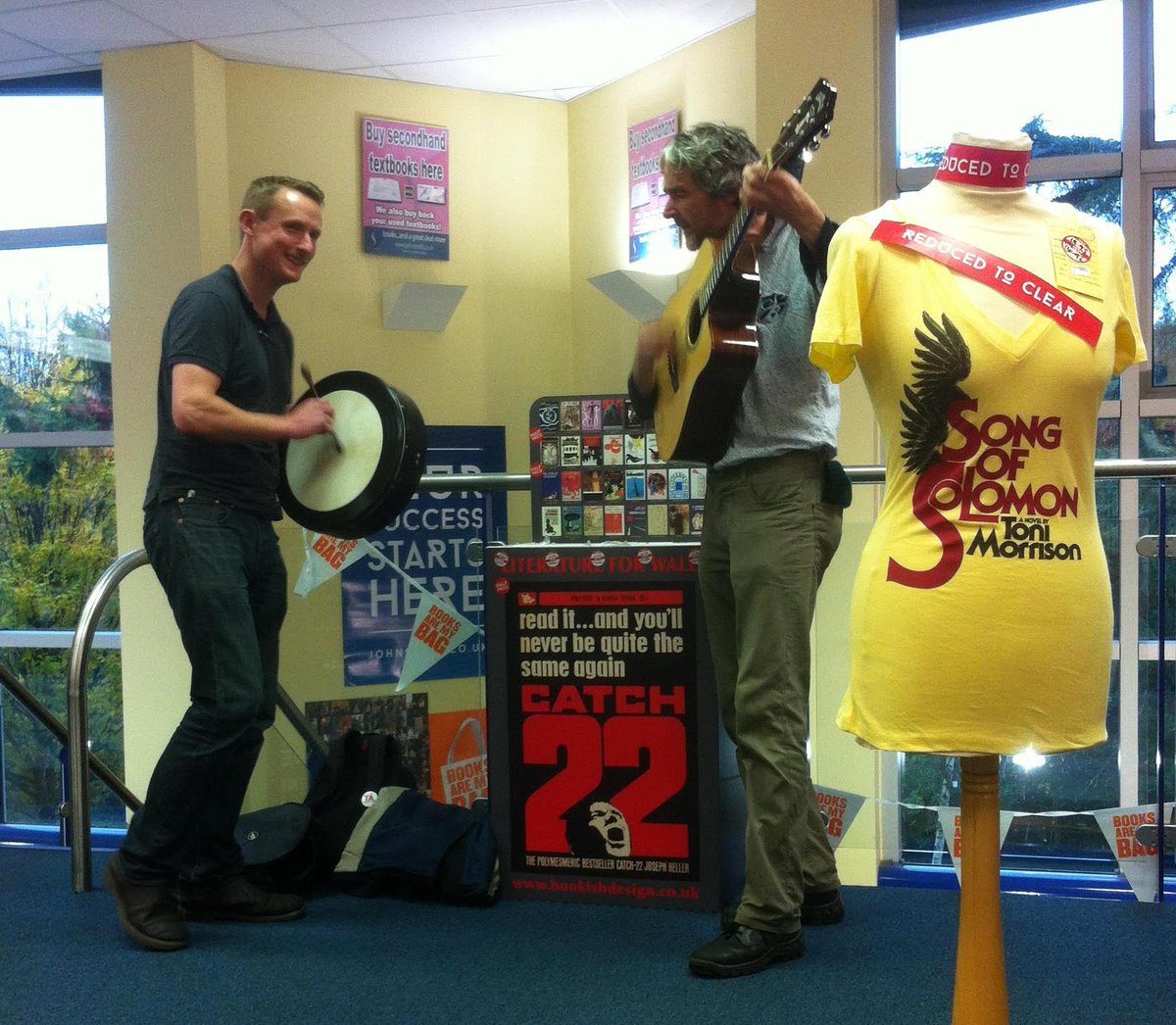 UCCBookshop's tweet photo. Swoon! We said we fancied you @UCC but didn't expect to be serenaded so. Still bargains to be had! #ChristmasSorted http://t.co/dWFHpuFGfz