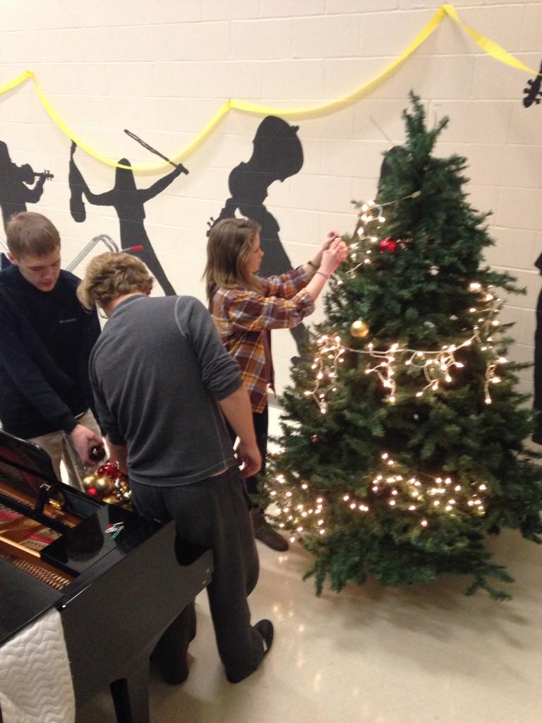 Kylie_stp's tweet photo. What we actually do in orchestra... #HolidayPrepping http://t.co/1MUcLQhcpK