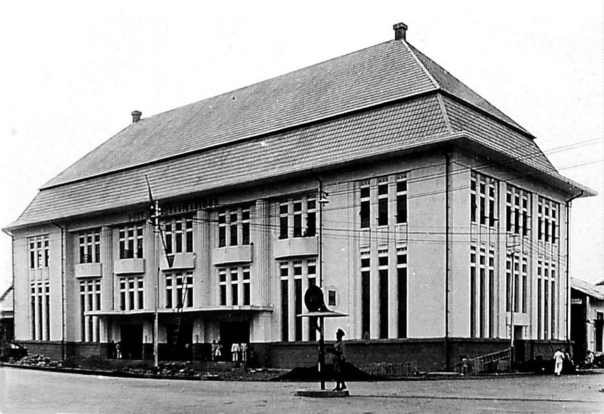yang pertama adalah gedung Pos besar! di buat tahun 1928–1931 awalnya bernama “posten telegraf kantoor #rasejalan2