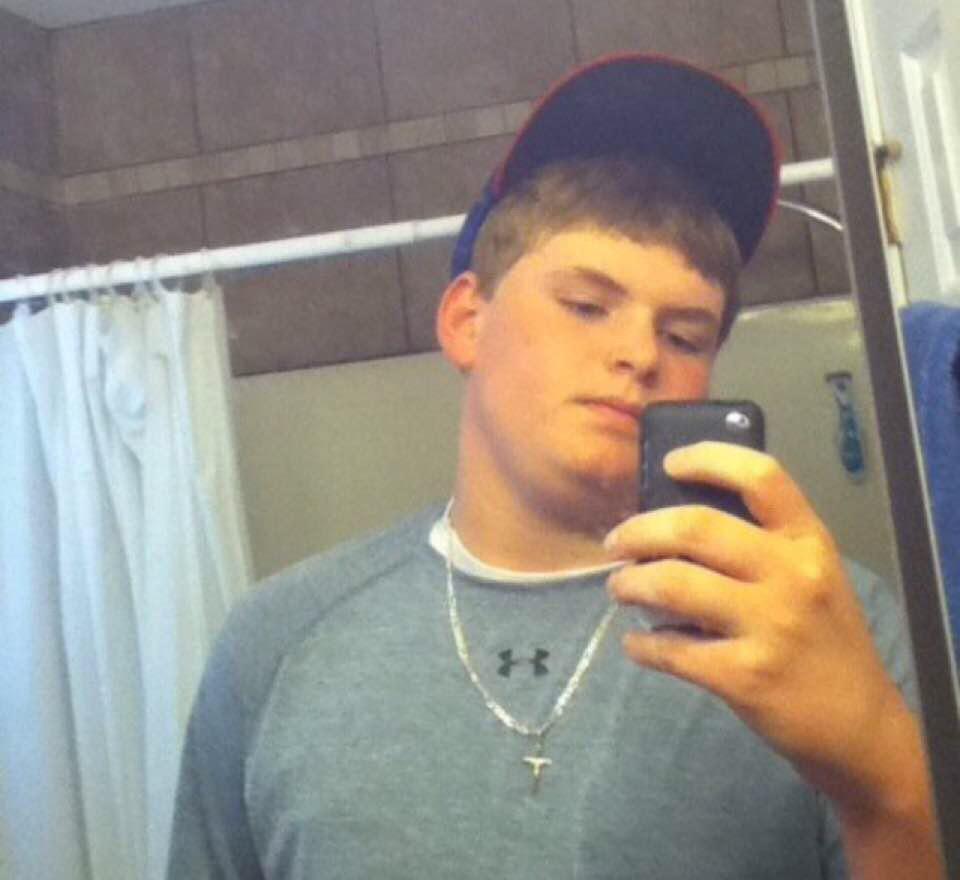 CameronHigley's tweet photo. Happy Friday everyone #newfitted http://t.co/lcu4HlNSlH