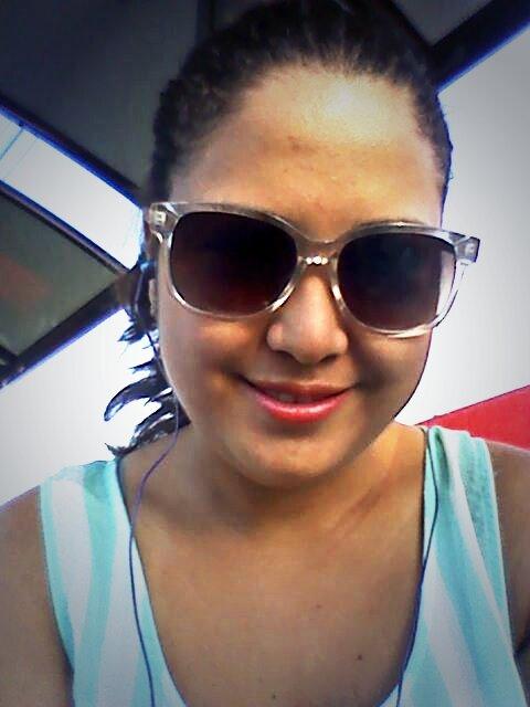 Jully2609's tweet photo. Feliz Viernes! Sería bueno unas 🍻 bien frías😉 http://t.co/pEdnYgCvRf