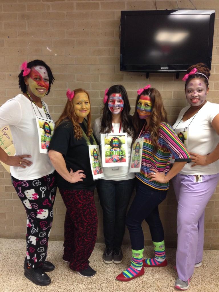 BiancaJoi81's tweet photo. My team has caught a really bad case of stripes! What will we do?!? #alexanderheroes #greatdayofreading #myteamrocks http://t.co/BXIXyTPan5