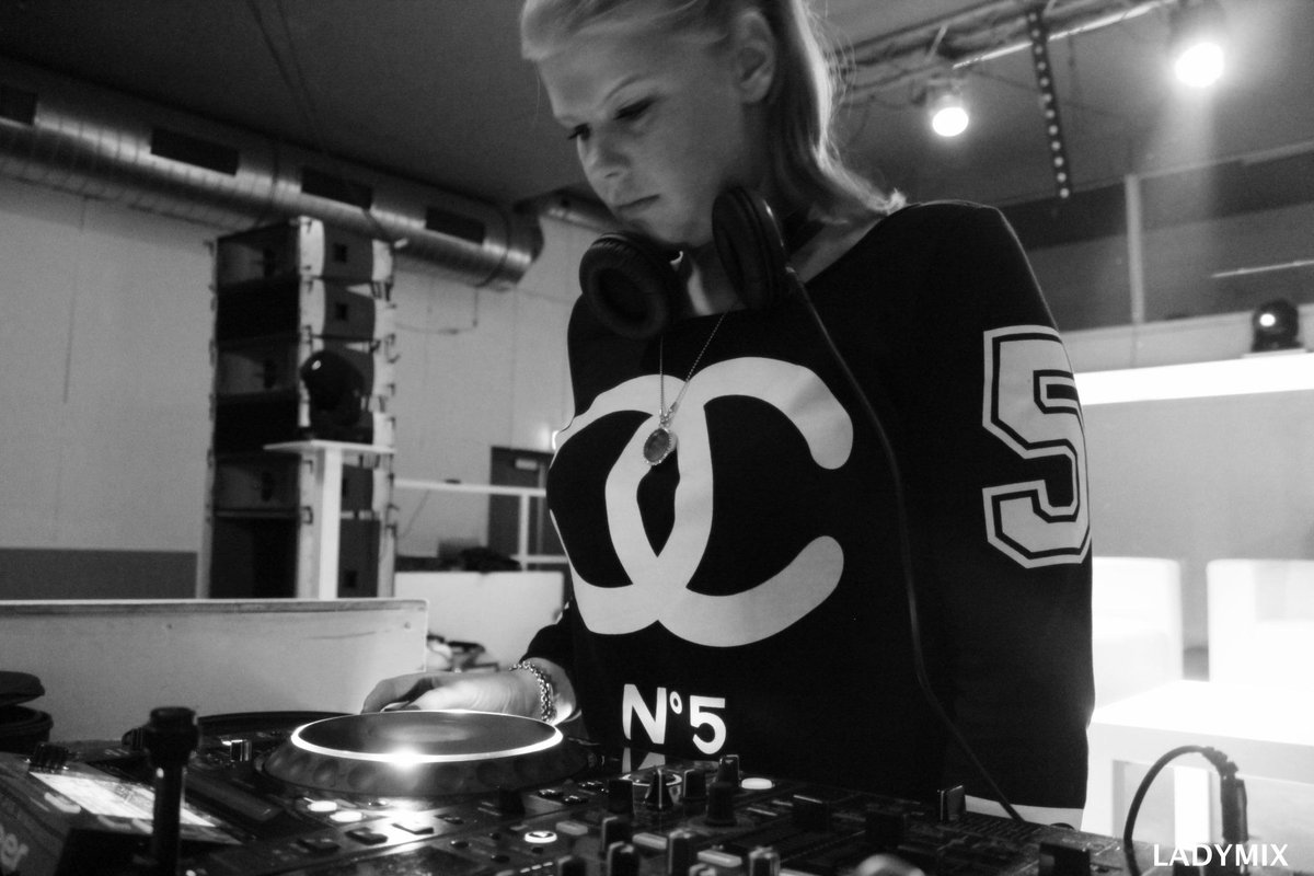 djladymix tweet picture