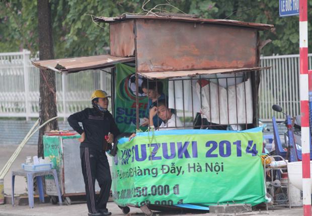 Ngakak! :)) <a href="/GOAL_ID/">GOAL Indonesia</a>: #AFFWATCH:Loket Pnjualan Tiket Di Vietnam Seperti Warung Rokok Kaki 5 - bit.ly/1vw48JU "