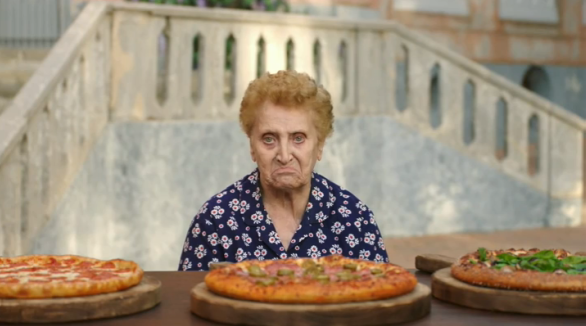 eleobonini's tweet photo. @Cappimatte @TorelliJessica Pizza Hut asked a bunch of old Italian people to judge its pizza: http://t.co/vaaCvlMasd http://t.co/peJZdwdSch"