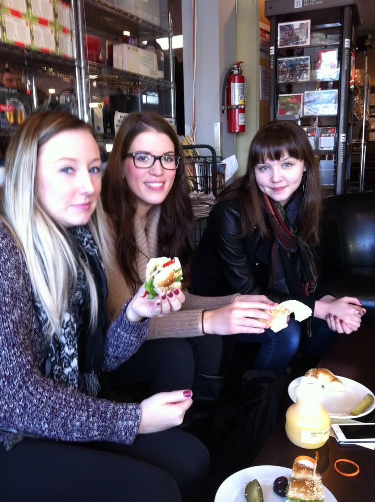 kristievanvloo's tweet photo. Pre-meeting @ottawabagelshop earlier this morning! #VoteDFS #DressForSuccess #ACPR http://t.co/Oa9M2liOEu