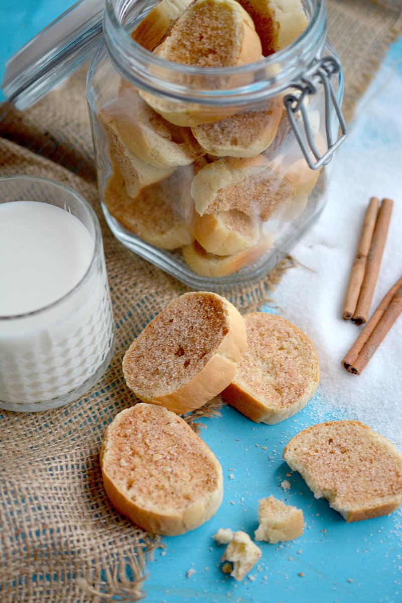 PerinneruokPRKL's tweet image. Kanelisokerikorppuja niin että napa paukkuu. Hyvää on. #naposteltava #korput bit.ly/14XvKfX