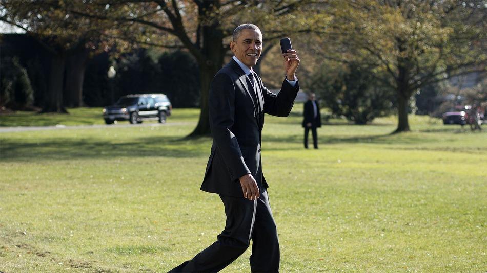 SeeJaneFix's tweet image. “@mashable: Obama literally runs back into the White House because he forgot his BlackBerry on.mash.to/1vwv7pl http://t.co/5avzSaH1Ep”