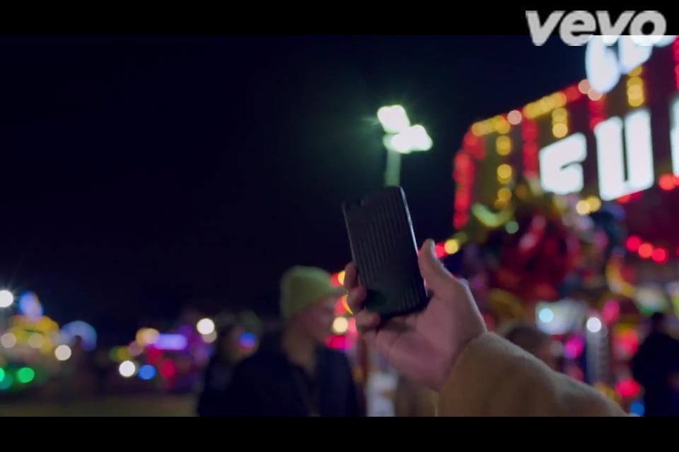 hotchokoomi's tweet photo. HO FATTO UNA SELFIE CON LIAM. #NigthChangesVideo http://t.co/GOmS1cXW8k