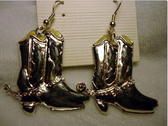 BreaMillerPhoto's tweet photo. ** Newly Listed ** Order yours today http://t.co/rVFh8BoED6 #cowboyboots #earrings #jewlery #fashion #country http://t.co/EbVTTeRlCr
