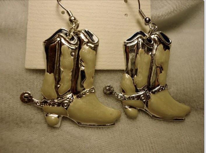 BreaMillerPhoto's tweet photo. ** Newly Listed ** Order yours today http://t.co/rVFh8BoED6 #cowboyboots #earrings #jewlery #fashion #country http://t.co/EbVTTeRlCr