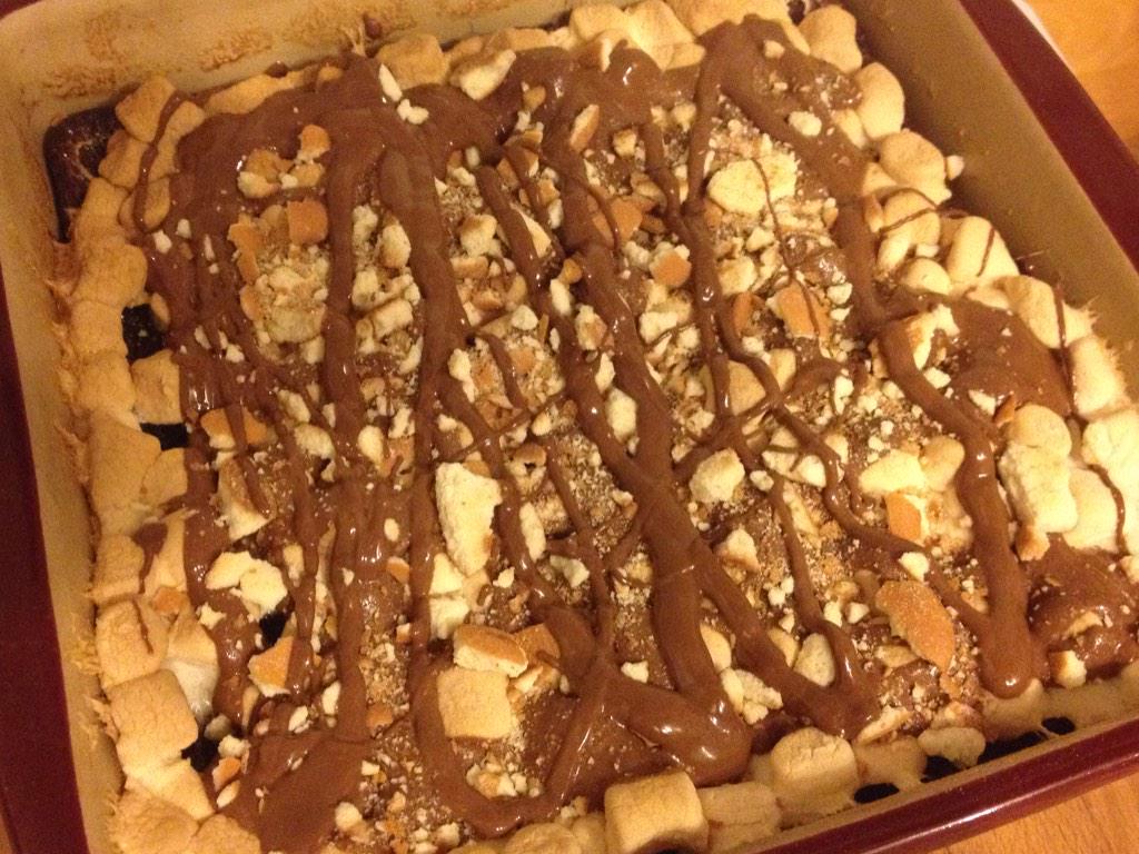 Alexanderhousse's tweet photo. Make you check out the bake sale today at lunch! #cashonly http://t.co/faj389CtiL