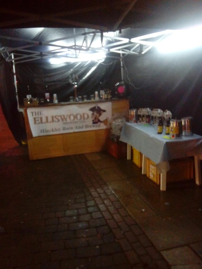 ElliswoodBeers's tweet photo. At the #hinckley Xmas light switch on. Come and see us for some excellent local #realale #craftale. Be thirsty! #xmas http://t.co/NhfO9Cf1zU