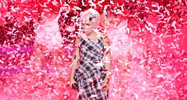 TuCaraMiniA3's tweet photo. '@AbrilMontmany imita a @Pink en #TuCaraMiniFinal http://t.co/alQCDlUHAf http://t.co/Vv7uif7Skw