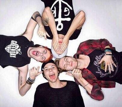 RT to vote <a href="/5SOS/">5 Seconds of Summer</a> for #AMAs New Artist of The Year
