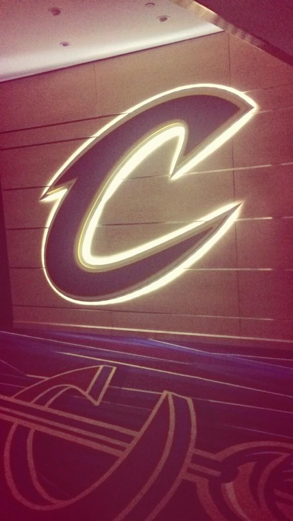 alexapudlinski's tweet photo. Cavs vs. Spurs π₯ #123hardwork #456together http://t.co/qgXj1eWCSP