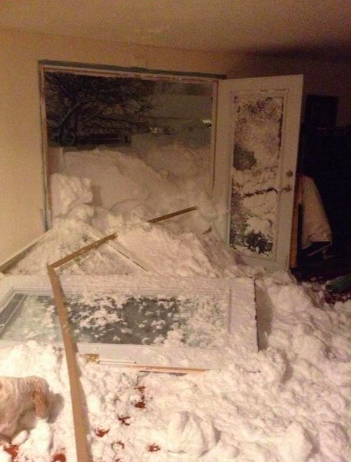 BuzzFeed's tweet photo. The 24 Most Terrifying Pictures of the Snow in Buffalo, New York
http://t.co/OYmoRfKOlZ http://t.co/raX227eofH