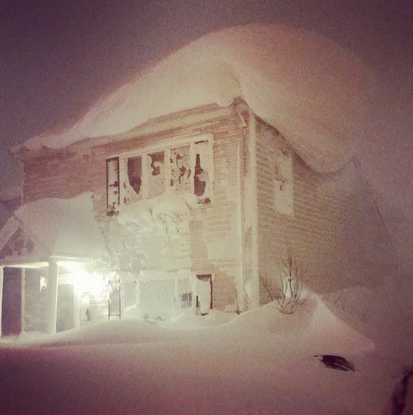 BuzzFeed's tweet photo. The 24 Most Terrifying Pictures of the Snow in Buffalo, New York
http://t.co/OYmoRfKOlZ http://t.co/raX227eofH