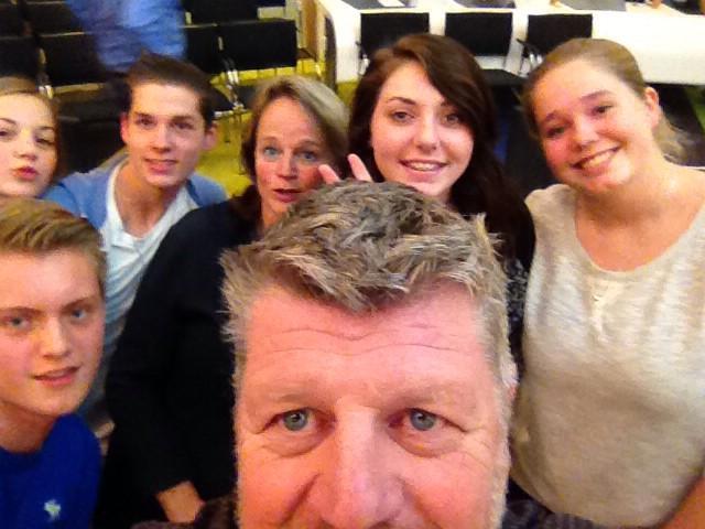 RT <a href="/henrivanwezel/">henri van wezel</a>: <a href="/FiorettiLisse/">FiorettiCollegeLisse</a> mavo4 en <a href="/burgliesse/">Lies Spruit</a> na <a href="/ProDemos/">ProDemos - Huis voor democratie en rechtsstaat</a> dag met begeleider op #groepsfie #winnaars