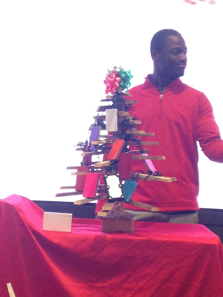 seankjensen's tweet photo. Santa, hook it up! “@VZWKaren: @Mophie RT @BeingZhenya: Christmas tree idea, it charges your devices! #VZTechHoliday http://t.co/igzfOaJ4du”